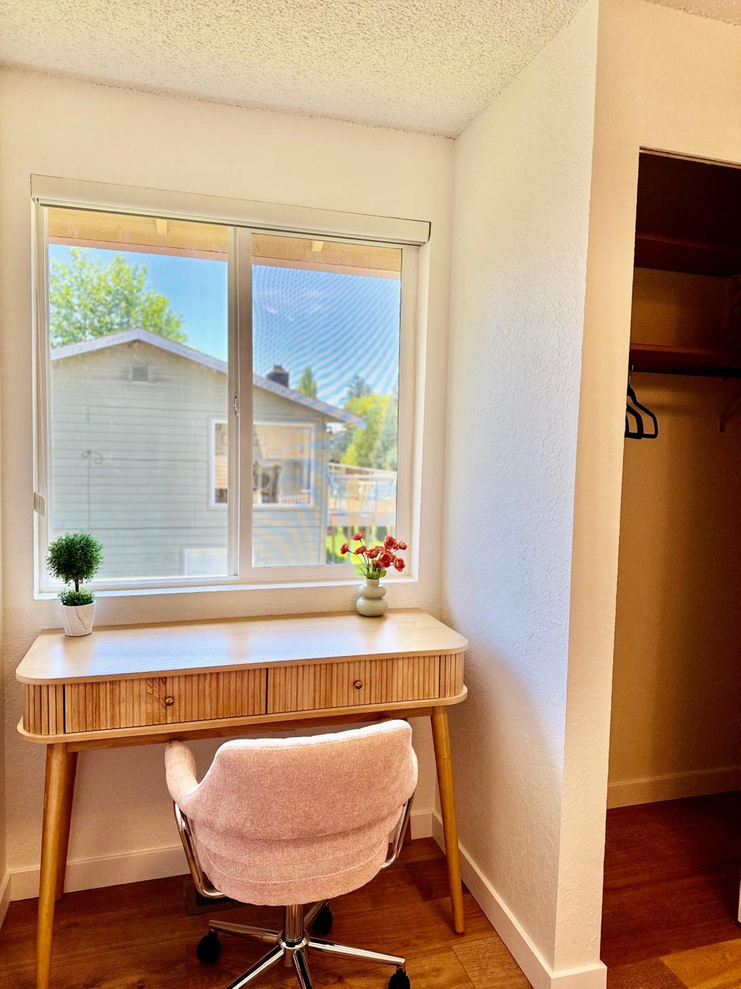 Besa Homestay Near Beach And Seatac Airport - Shared Bathroom With Max 2 Guests Des Moines Dış mekan fotoğraf