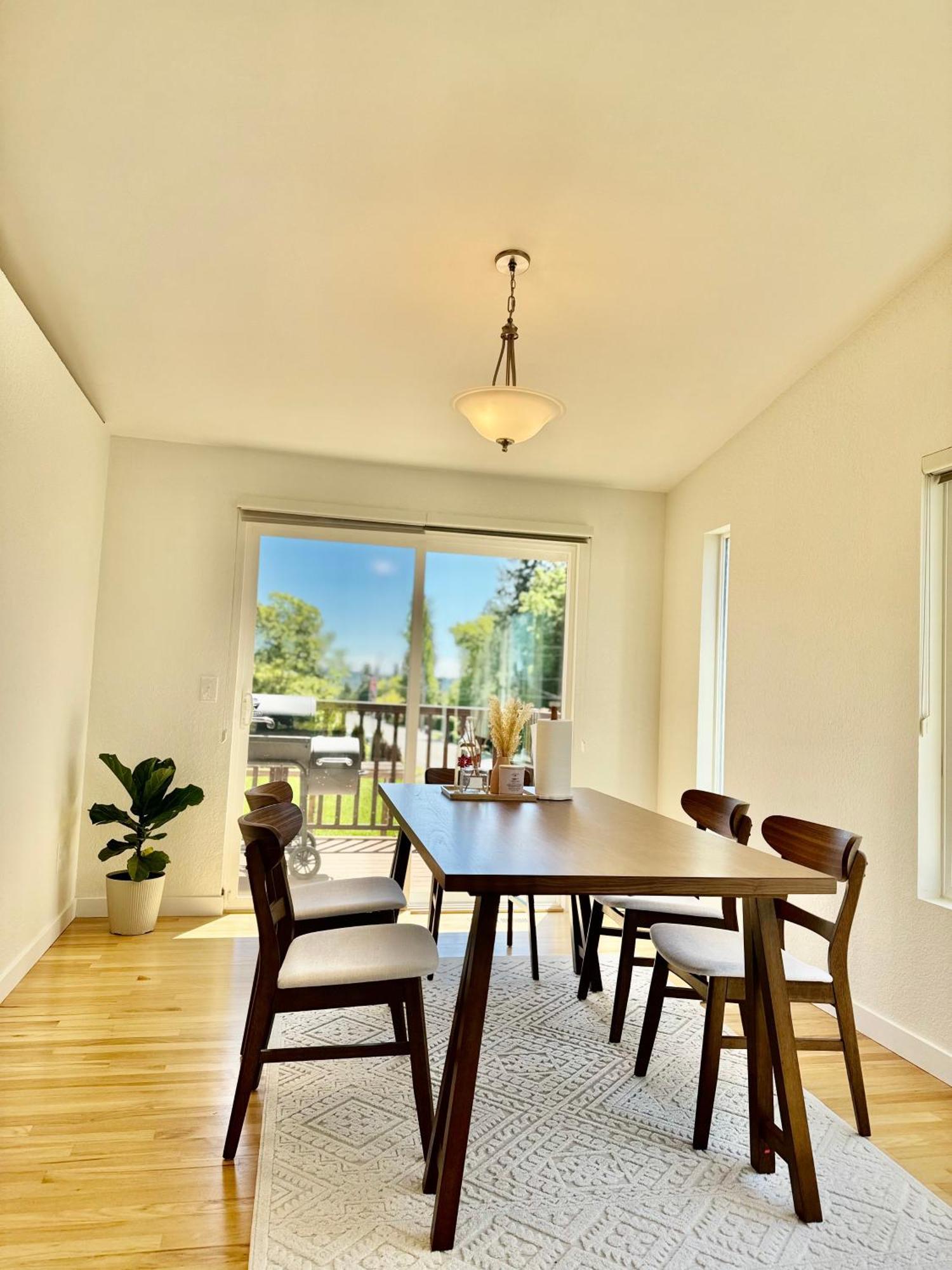 Besa Homestay Near Beach And Seatac Airport - Shared Bathroom With Max 2 Guests Des Moines Dış mekan fotoğraf